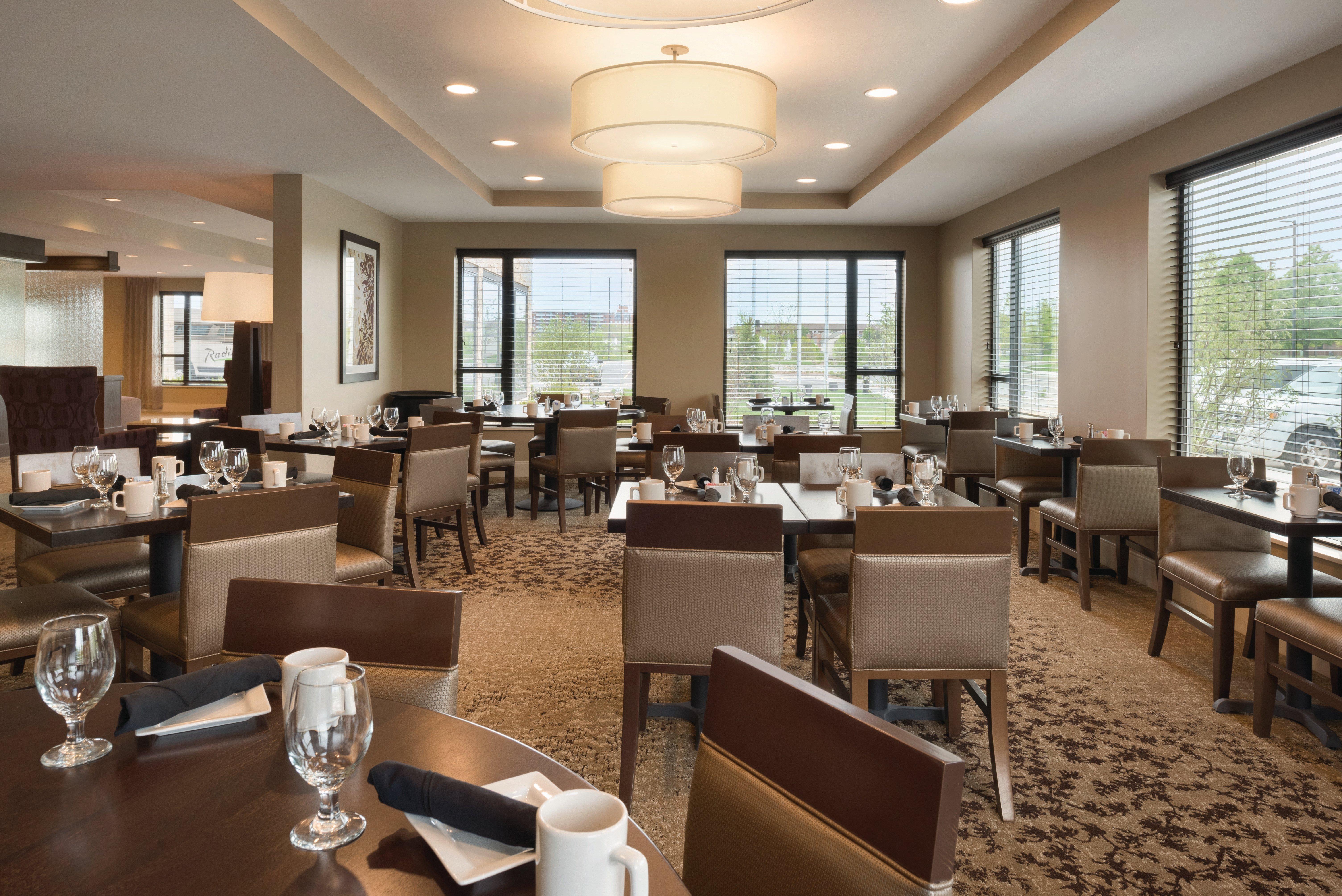 Holiday Inn Chicago Schaumburg By Ihg Exterior photo